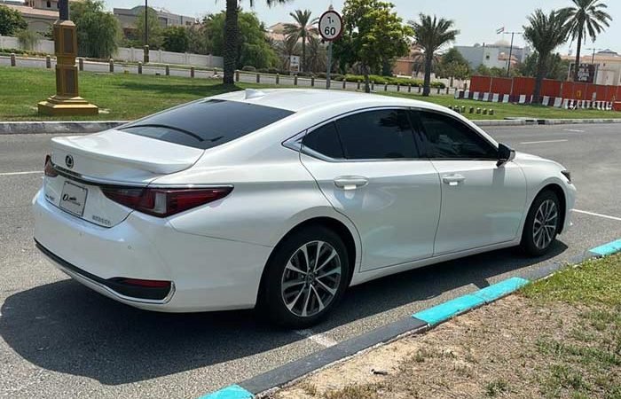 lexus-es-350-car-hire-with-driver-in-dubai